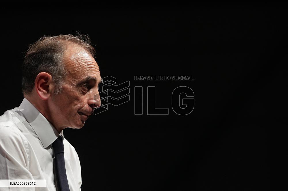 Eric Zemmour Promotes His Book - Biarritz