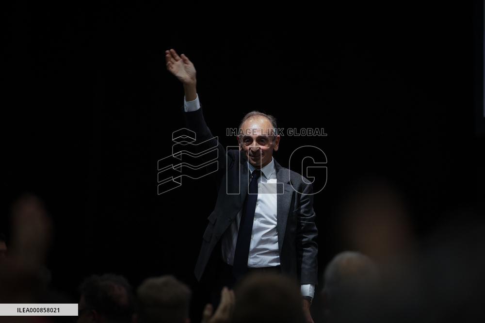 Eric Zemmour Promotes His Book - Biarritz