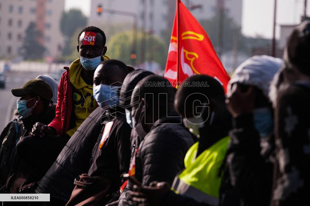 Undocumented Garbage Collectors On Strike - Paris