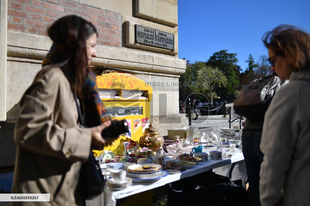Garage Sale - Paris