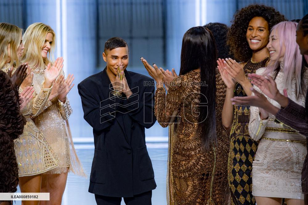 PFW - Balmain Runway