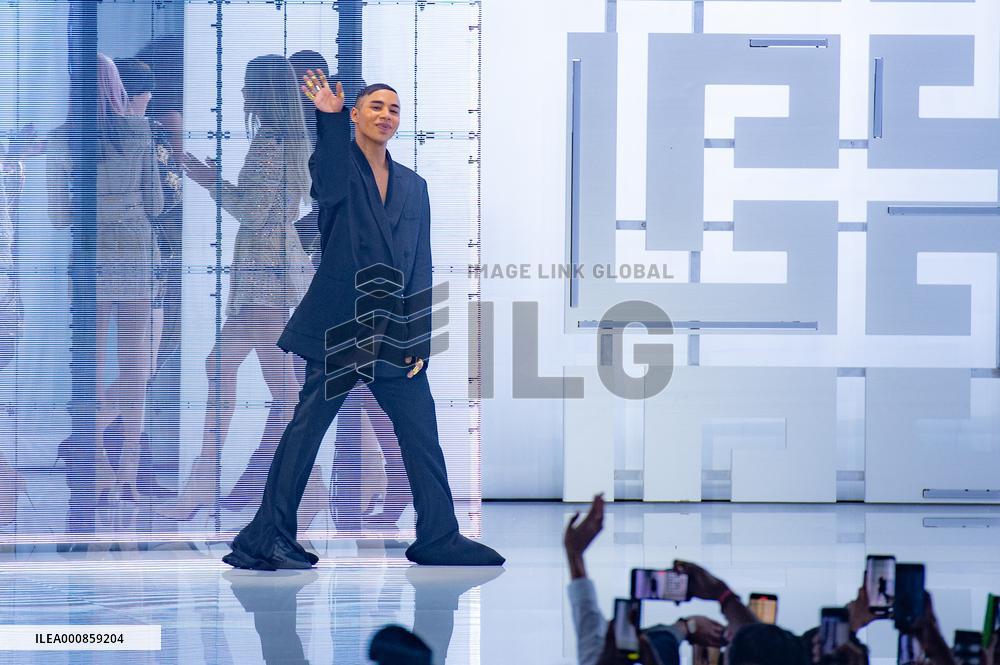 PFW - Balmain Runway
