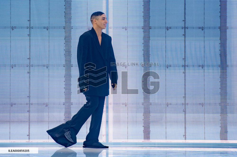 PFW - Balmain Runway