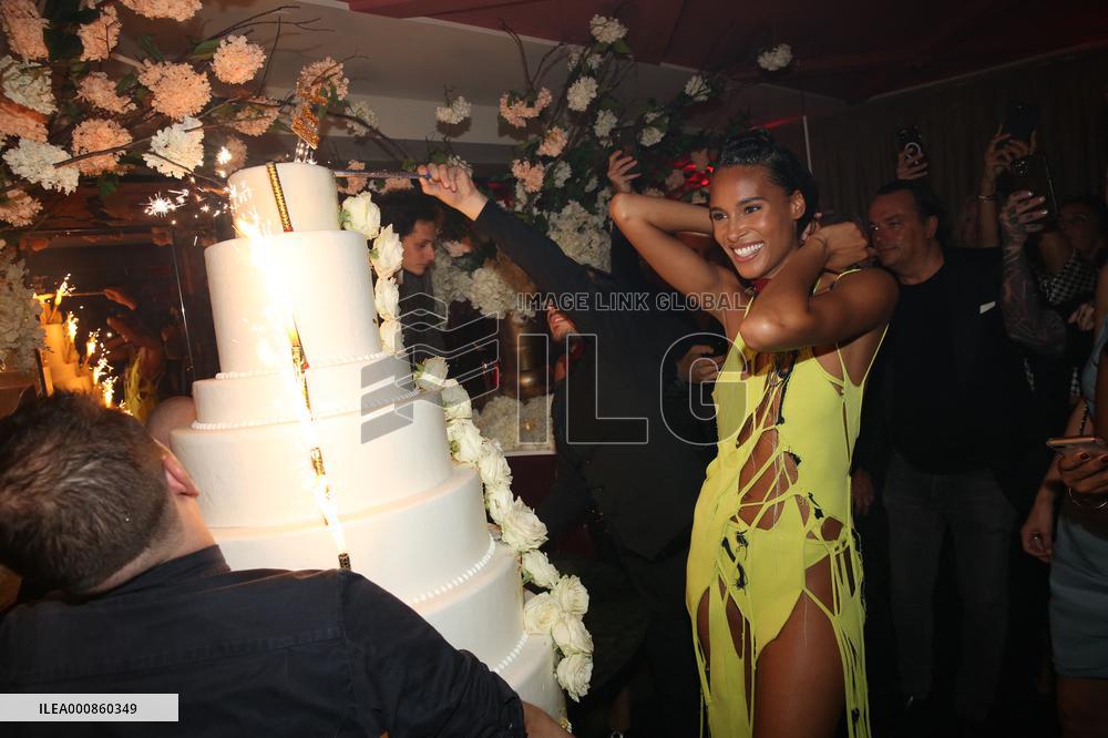 Cindy Bruna's 27th birthday - Paris