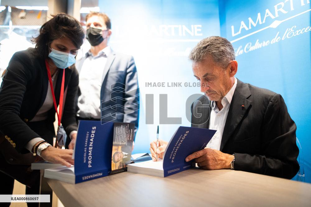 Nicolas Sarkozy signing session of his book Promenades - Paris