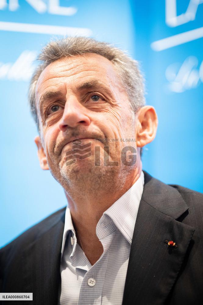 Nicolas Sarkozy signing session of his book Promenades - Paris