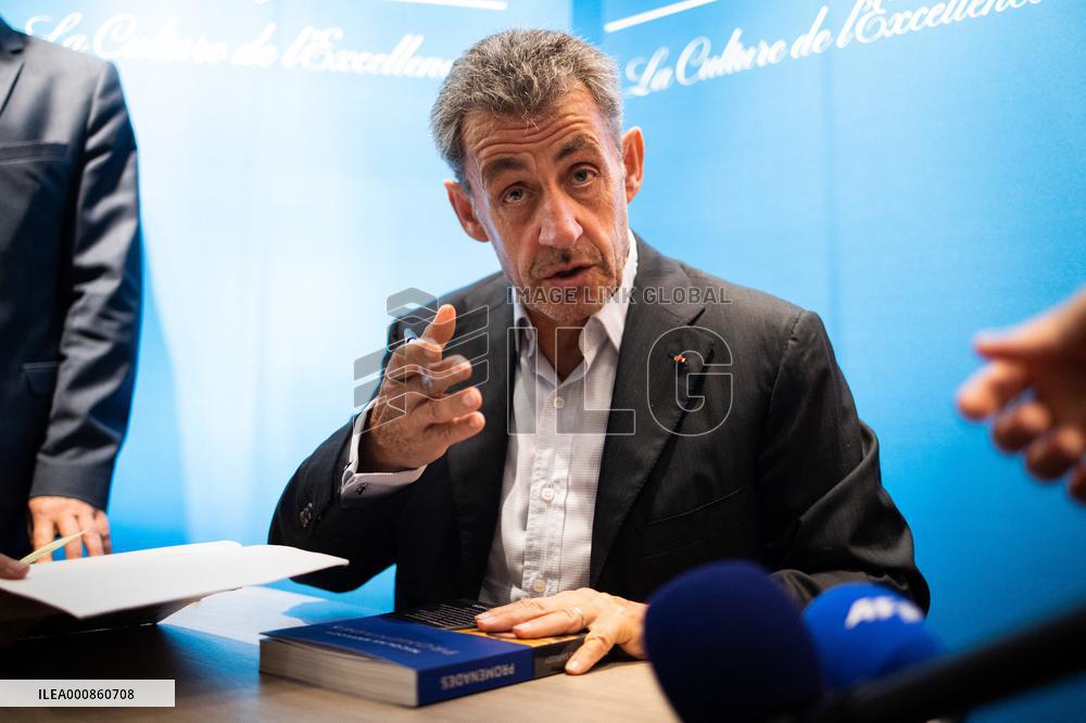 Nicolas Sarkozy signing session of his book Promenades - Paris