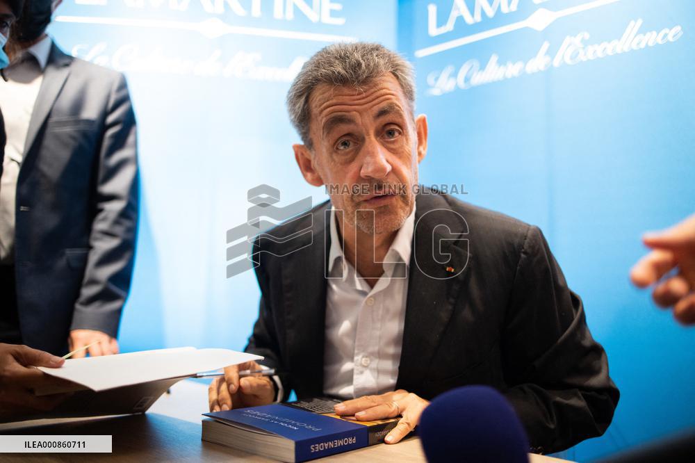 Nicolas Sarkozy signing session of his book Promenades - Paris