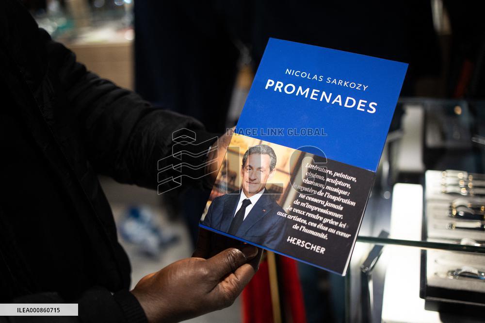 Nicolas Sarkozy signing session of his book Promenades - Paris