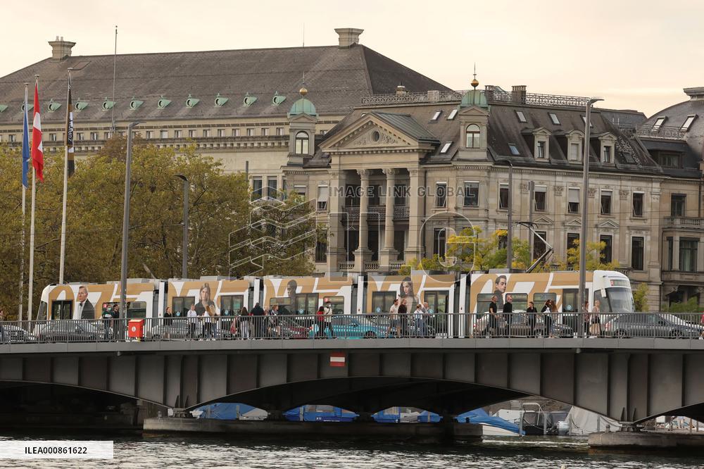 Zurich Film Festival - A Tram Promoted No Time To Die