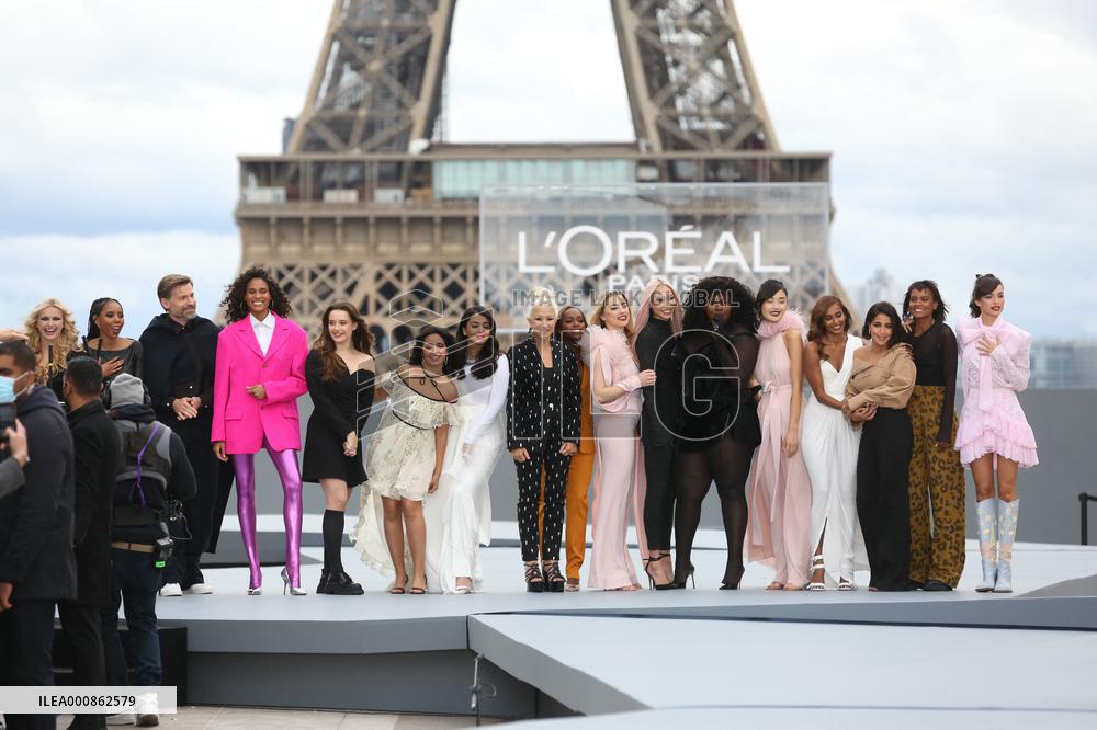 PFW - "Le Defile L'Oreal Paris 2021" Runway