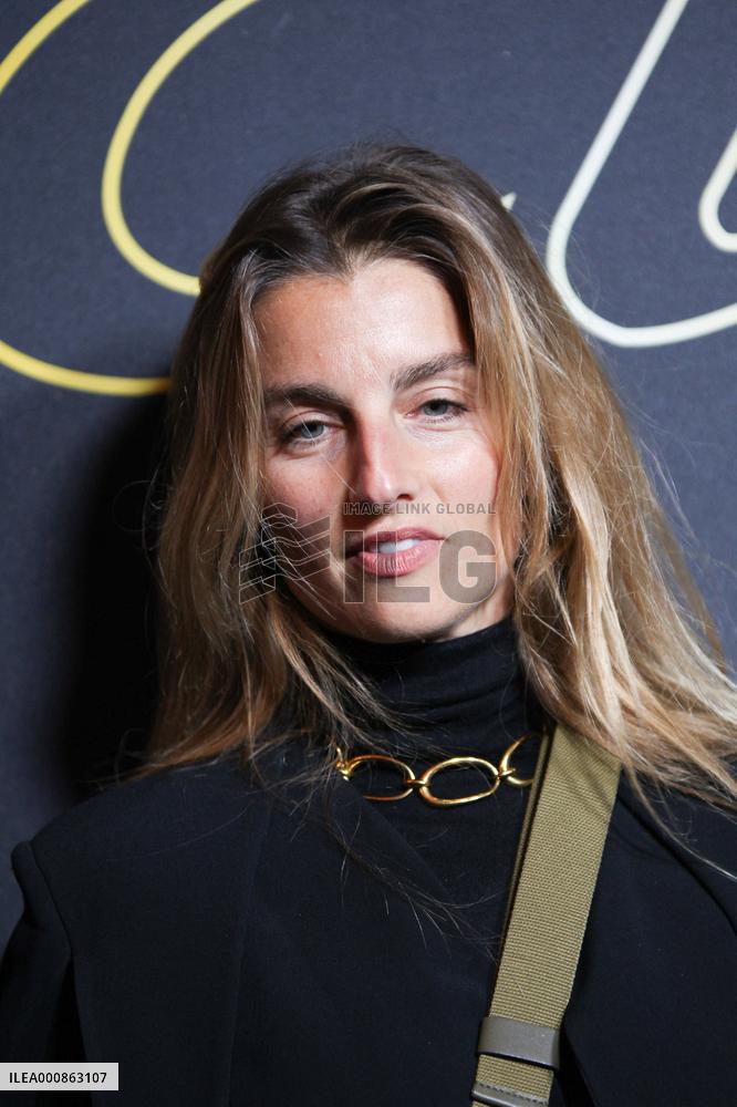 PFW - Etam Womenswear Spring-Summer 2022 Show - Photocall - NB