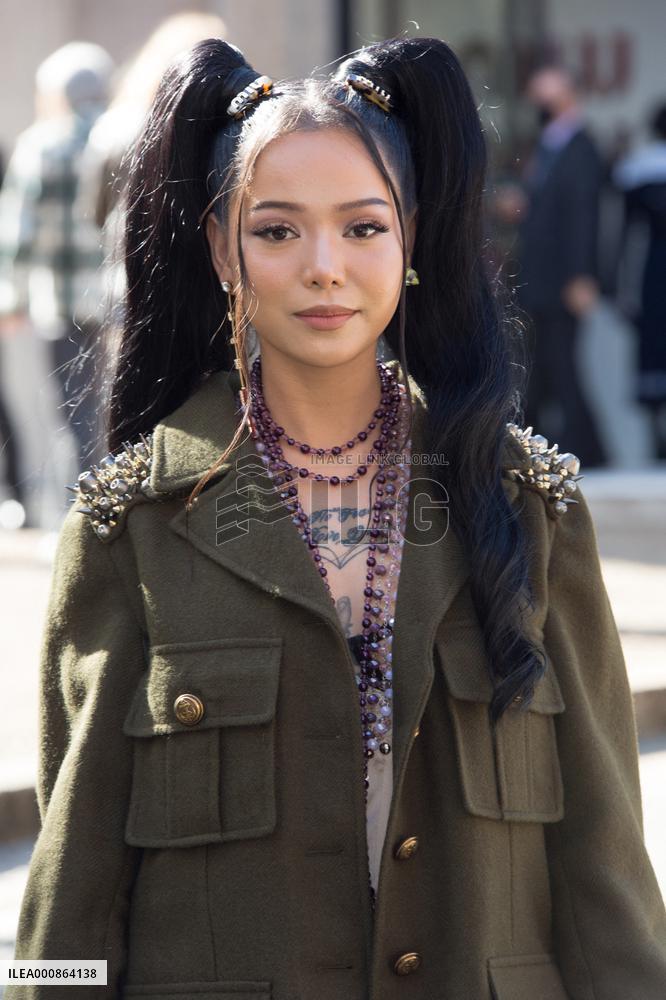 PFW - Miu Miu - Arrivals - Paris Fashion Week - Womenswear Spring Summer 2022 - NB
