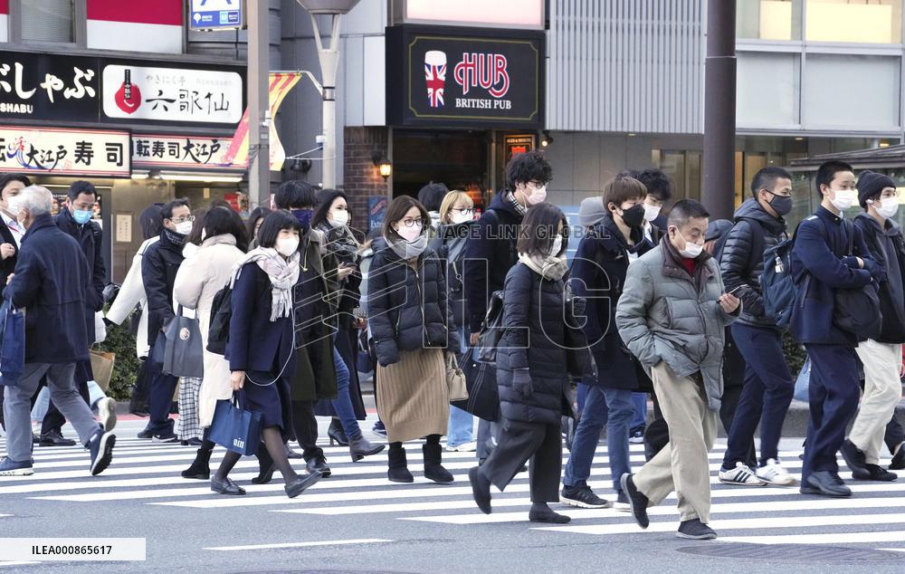 Japan's daily COVID-19 cases top 30,000, setting new record