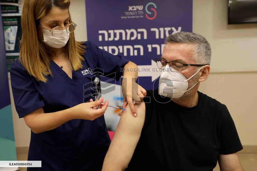 ISRAEL-RAMAT GAN-COVID-19-4TH DOSE-VACCINE