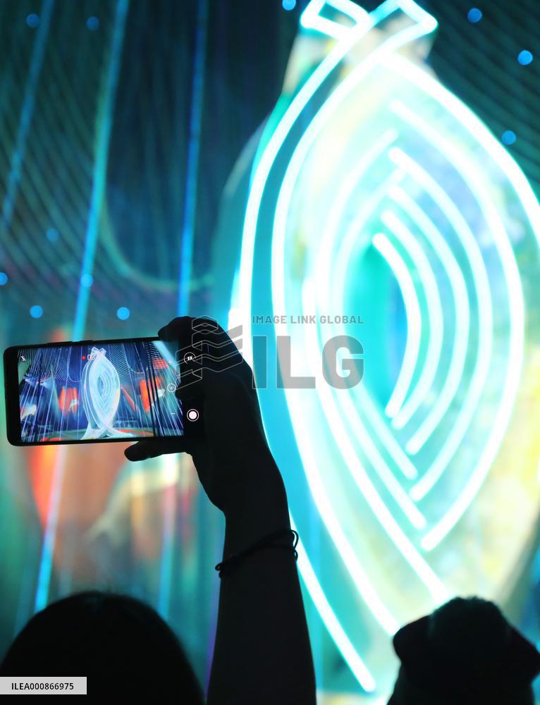 CHINA-SHANGHAI TOWER-LIGHT SHOW (CN)