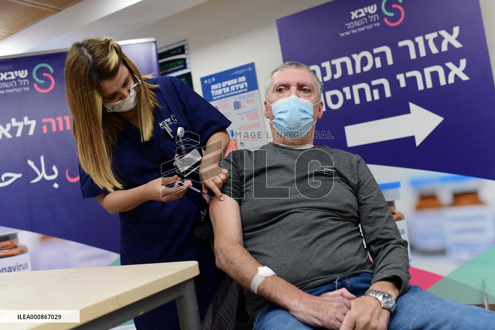 ISRAEL-RAMAT GAN-COVID-19-4TH BOOSTER SHOT