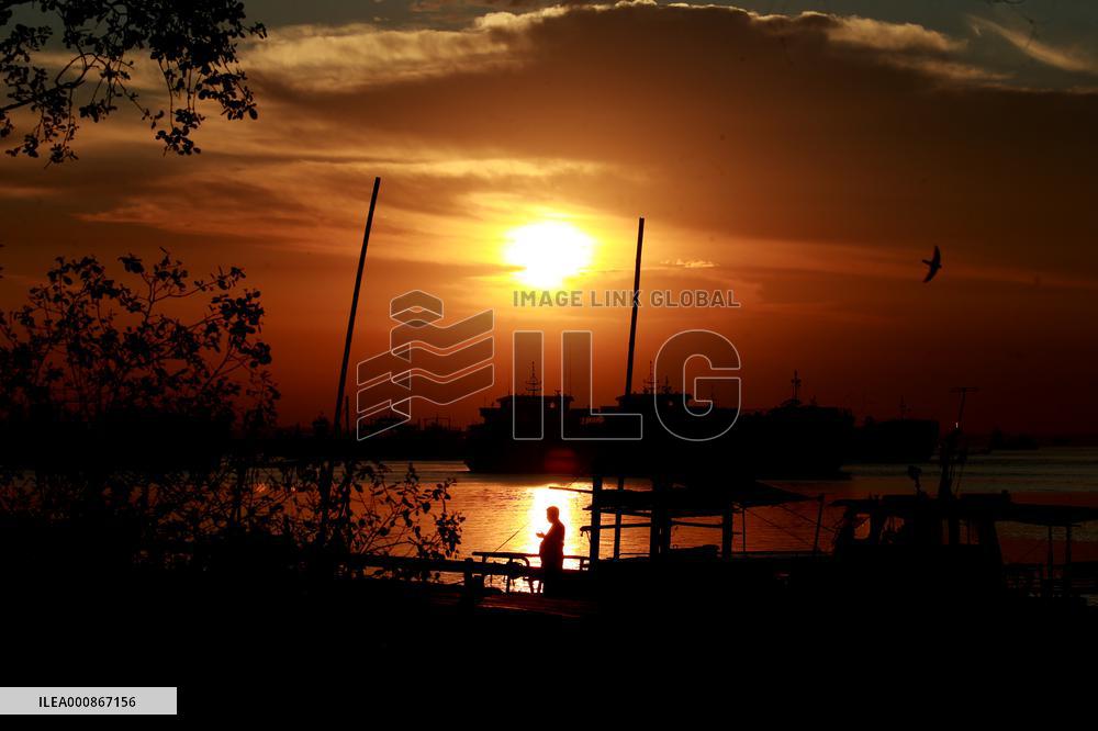 MYANMAR-YANGON-SUNRISE