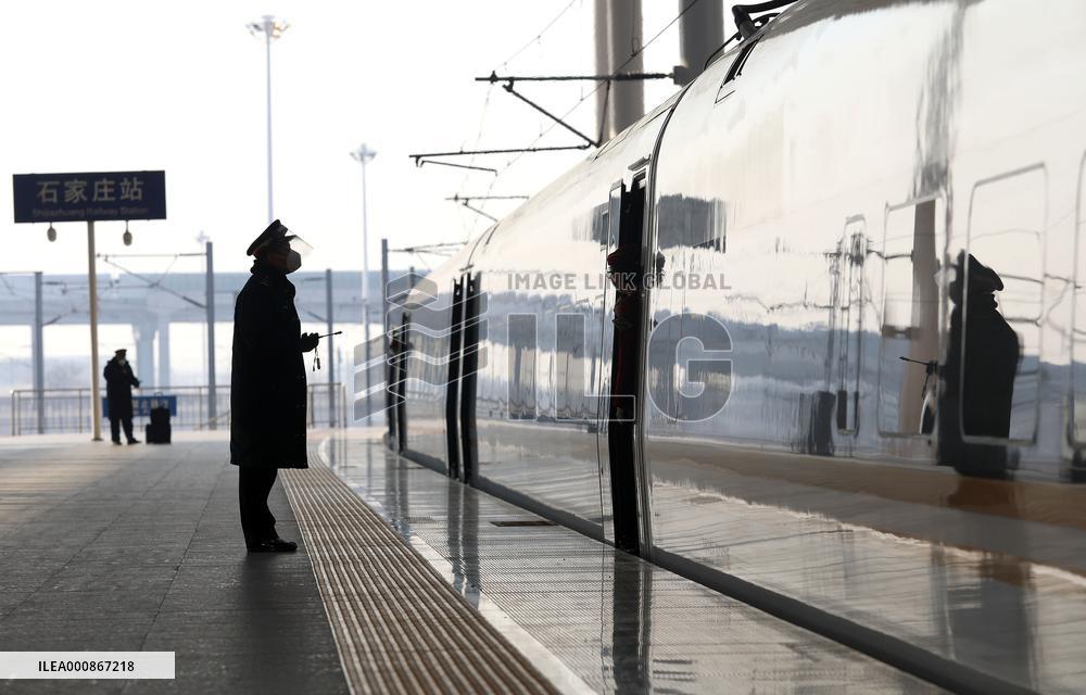 #CHINA-NEW YEAR-PEOPLE-WORKING (CN)