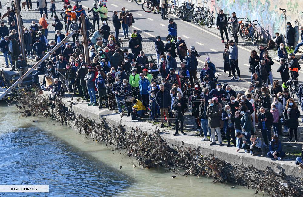 ITALY-ROME-NEW YEAR-DIVING