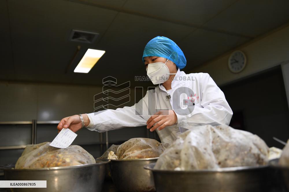 CHINA-SHAANXI-XI'AN-COVID-19-TCM (CN)