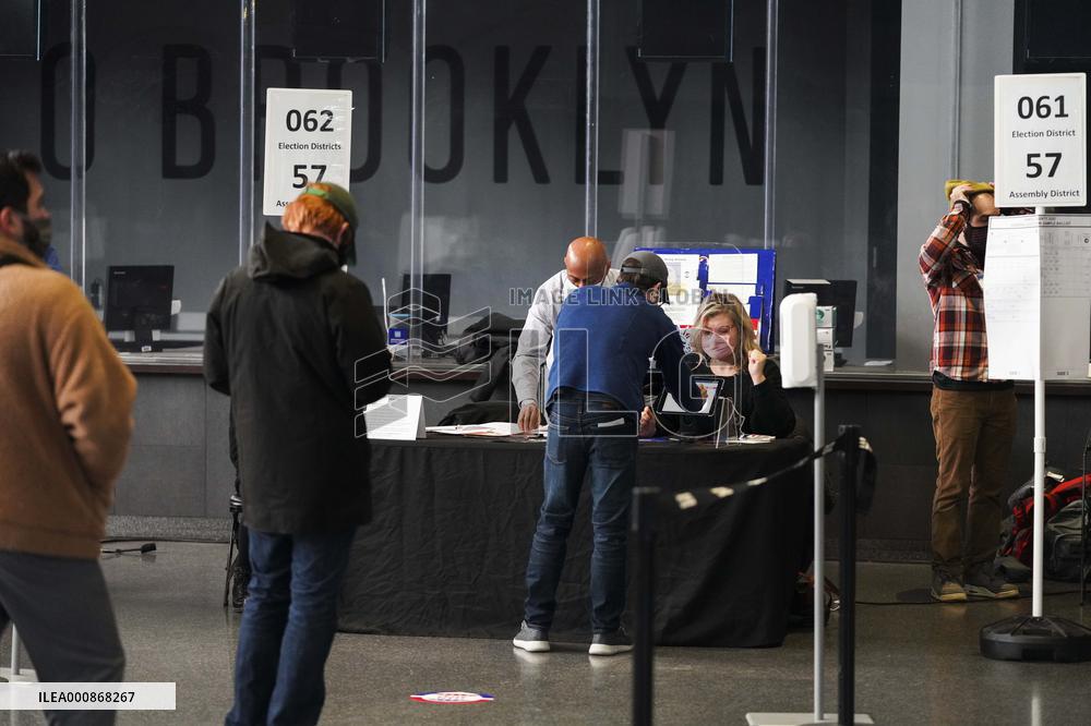 Xinhua Headlines: America in deepening political fissures one year after Capitol riot