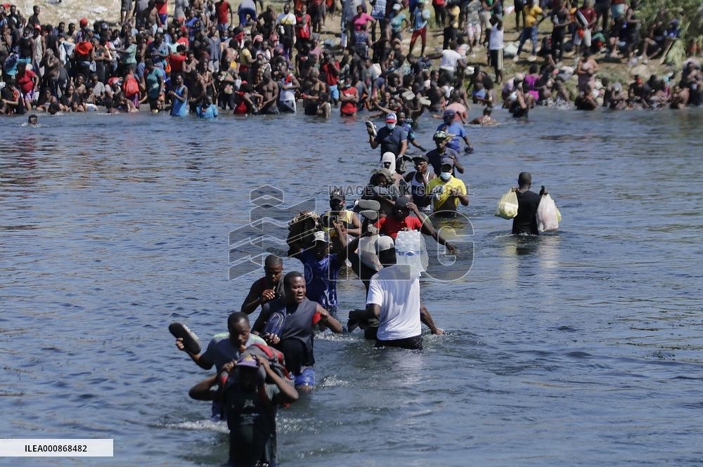 XINHUA-PICTURES OF THE YEAR 2021-WORLD NEWS