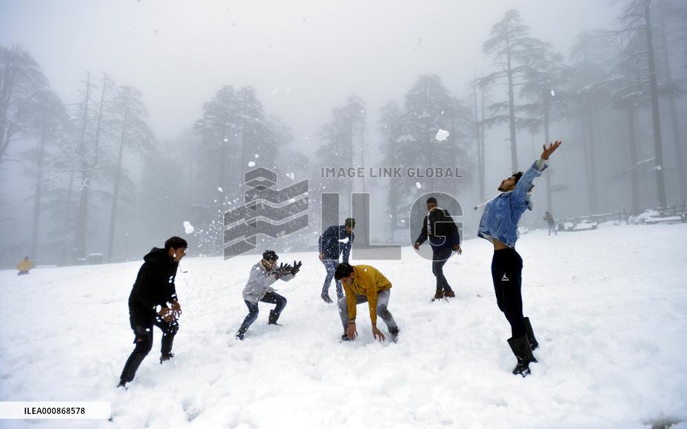 KASHMIR-JAMMU-SNOWFALL