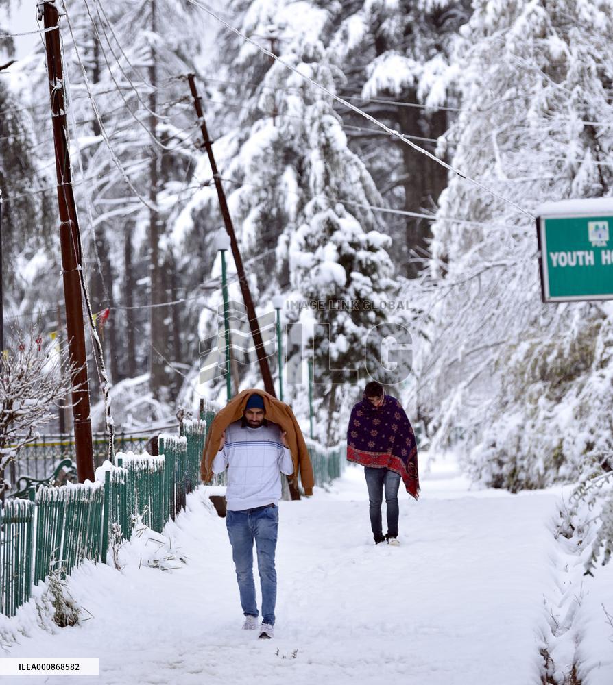 KASHMIR-JAMMU-SNOWFALL