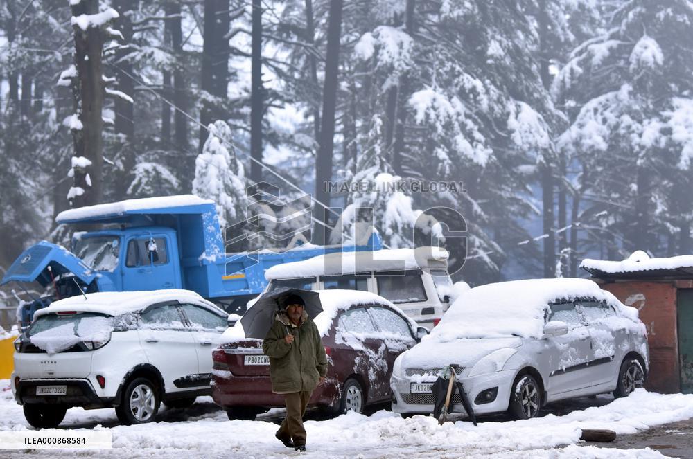 KASHMIR-JAMMU-SNOWFALL