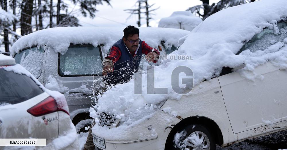 KASHMIR-JAMMU-SNOWFALL