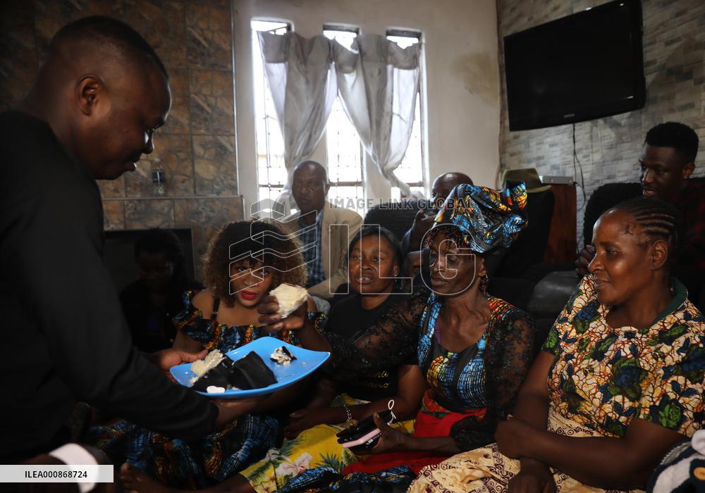 ZIMBABWE-MASHONALAND EAST PROVINCE-COUPLE-TRADITIONAL MARRIAGE CUSTOMS
