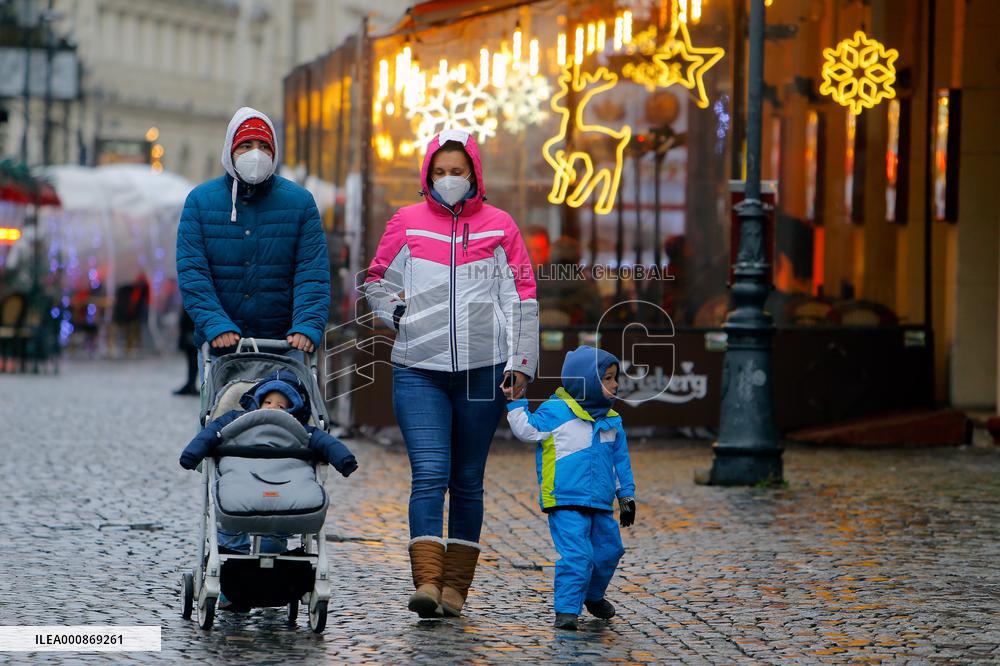 ROMANIA-BUCHAREST-COVID-19-MASK