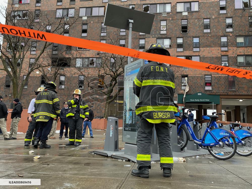 U.S.-NEW YORK CITY-APARTMENT BUILDING-FIRE