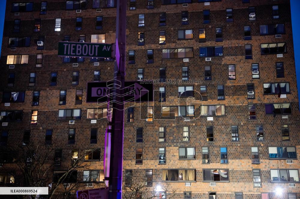 U.S.-NEW YORK-APARTMENT BUILDING-MAJOR FIRE