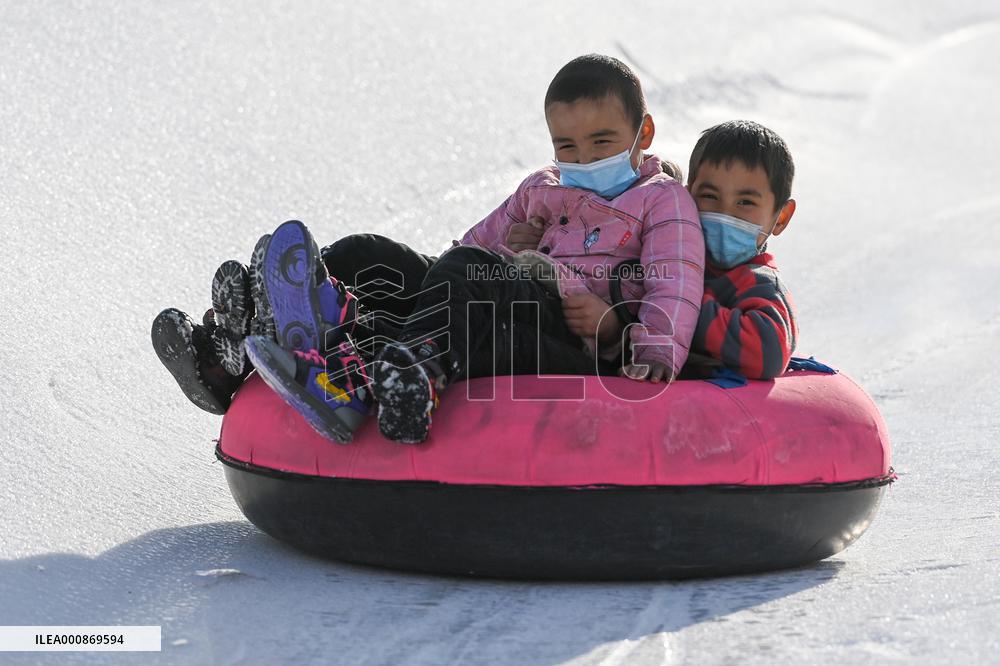CHINA-XINJIANG-DESERT-SKI RESORT(CN)
