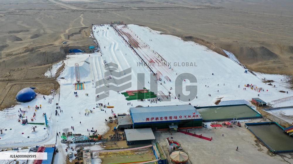 CHINA-XINJIANG-DESERT-SKI RESORT(CN)