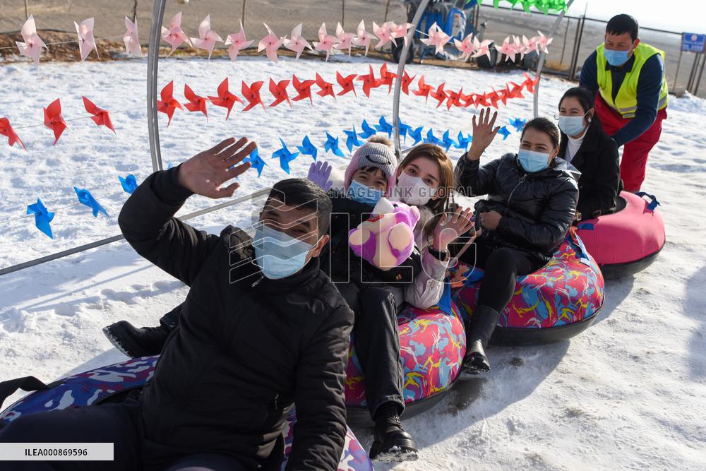 CHINA-XINJIANG-DESERT-SKI RESORT(CN)