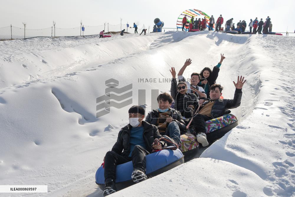CHINA-XINJIANG-DESERT-SKI RESORT(CN)