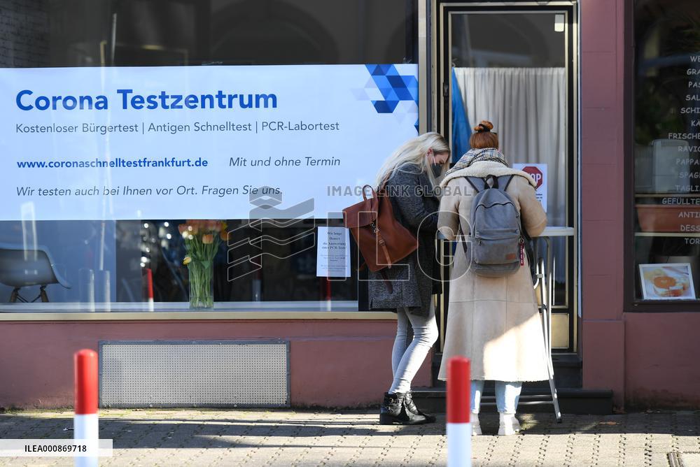 GERMANY-FRANKFURT-COVID-19-2G PLUS-RULE