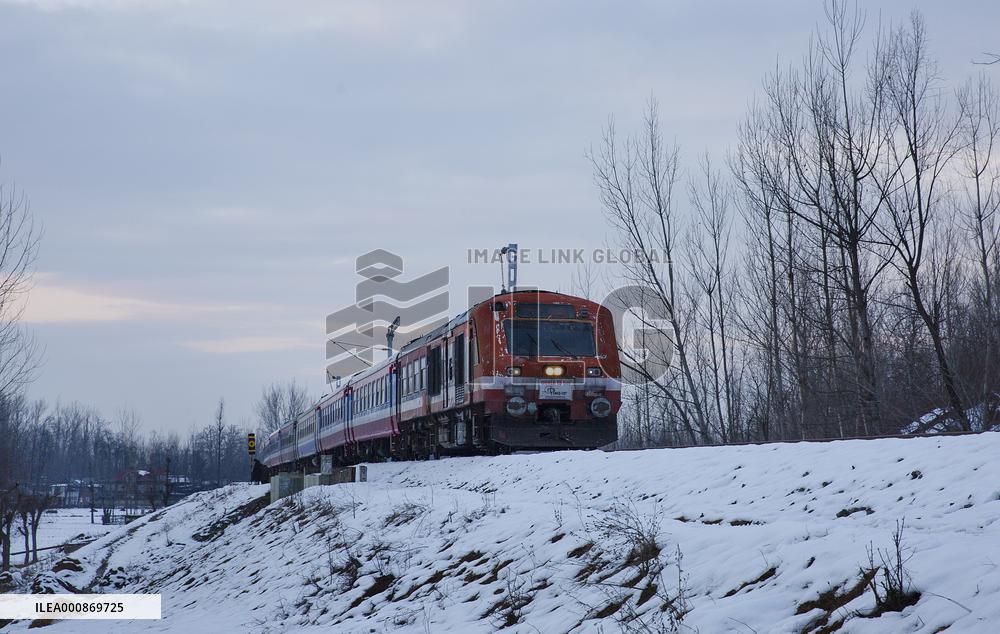 KASHMIR-SRINAGAR-SNOWFALL