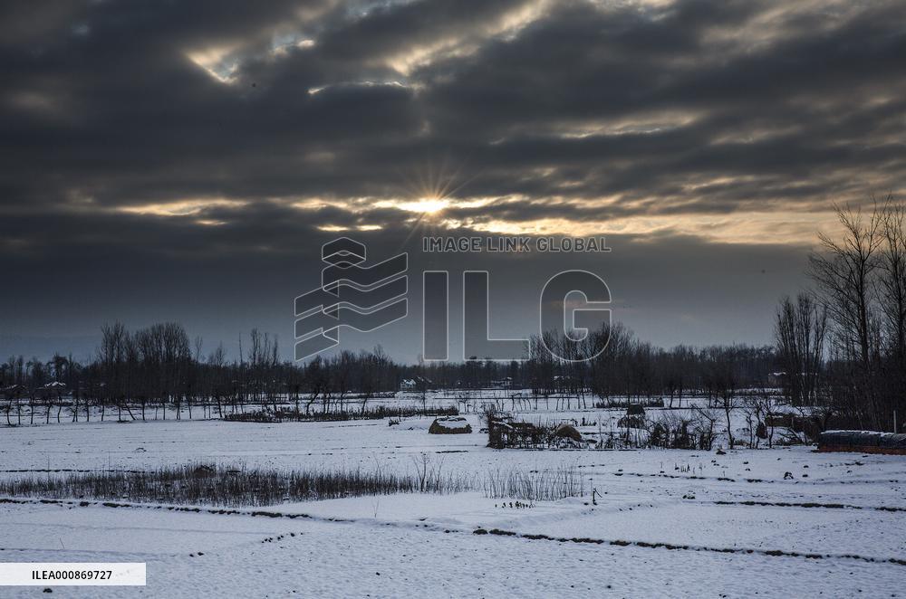 KASHMIR-SRINAGAR-SNOWFALL
