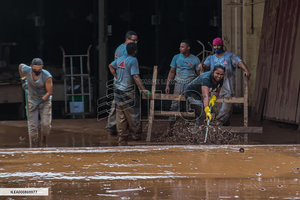 BRAZIL-SABARA-FLOOD-AFTERMATH