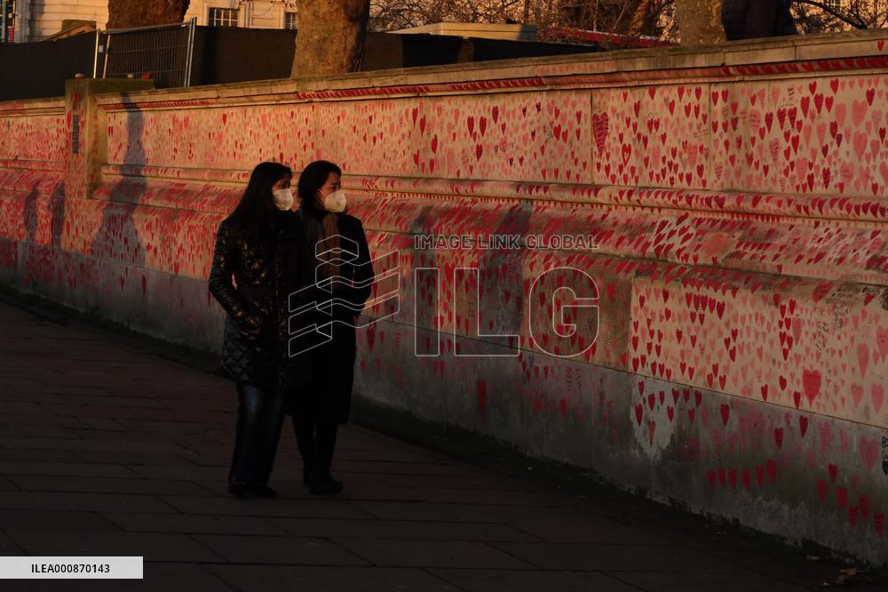 BRITAIN-LONDON-COVID-19-CASES