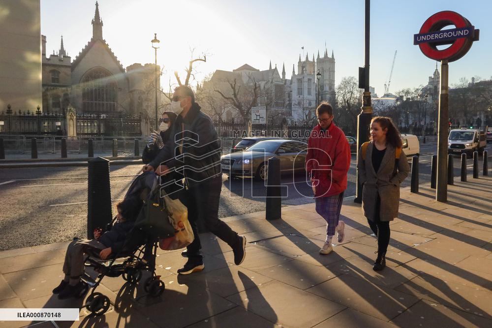 BRITAIN-LONDON-COVID-19-CASES