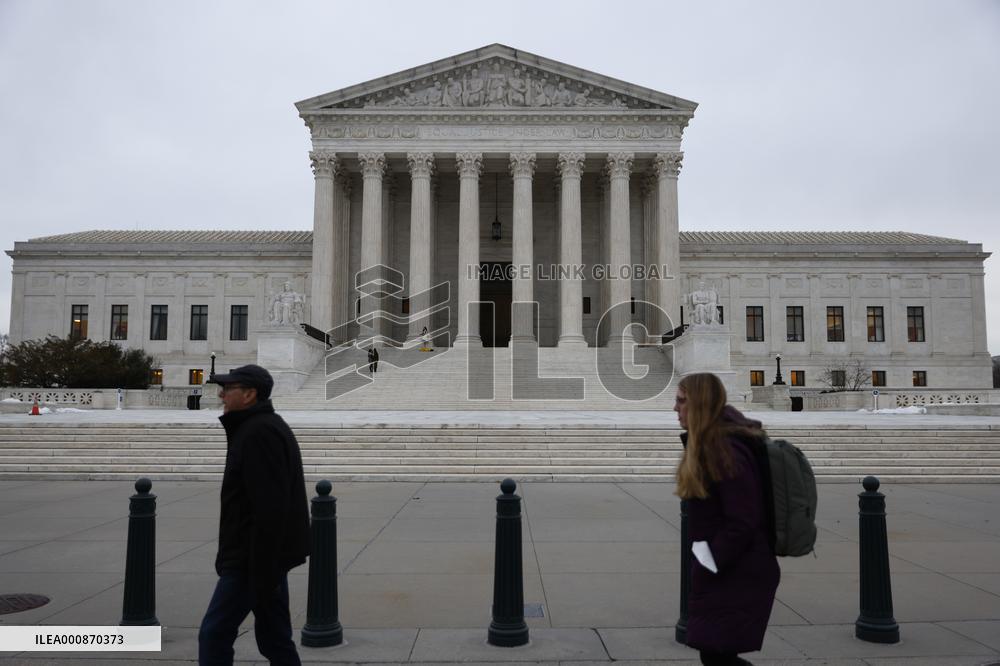 U.S.-WASHINGTON, D.C.-SUPREME COURT-COVID-19-VACCINE