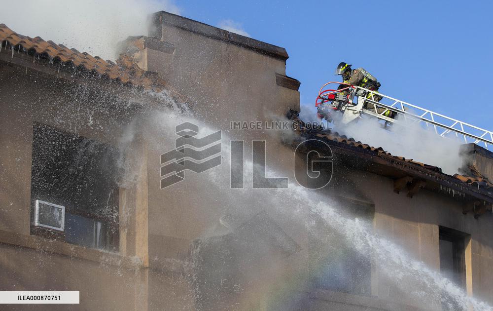 CANADA-TORONTO-APARTMENT BUILDING-FIRE