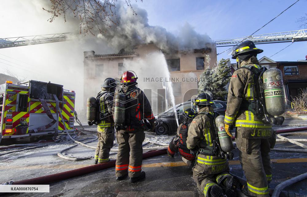 CANADA-TORONTO-APARTMENT BUILDING-FIRE