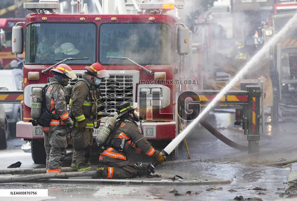 CANADA-TORONTO-APARTMENT BUILDING-FIRE