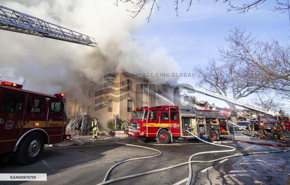 CANADA-TORONTO-APARTMENT BUILDING-FIRE